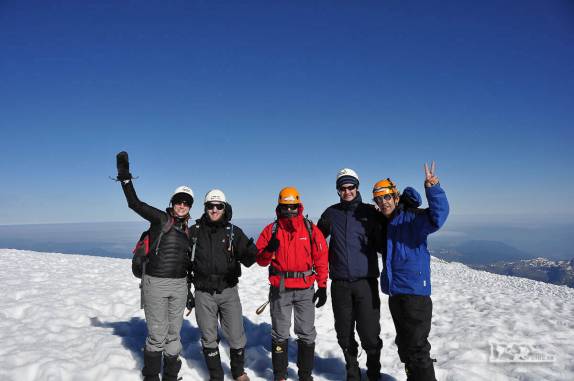 Nosso grupo no cume do vulcão Lanín, a 3.776 metros de altitude, na fronteira entre Argentina e Chile